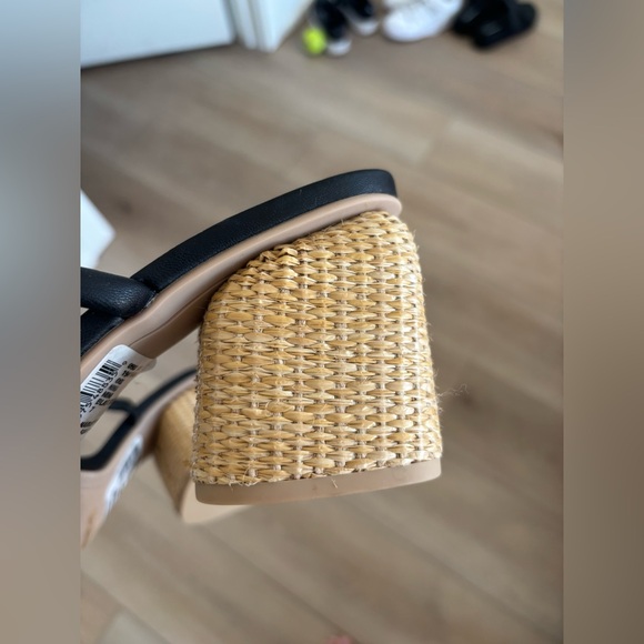 Dolce Vita Black Women's Sandals - Picture 6 of 6